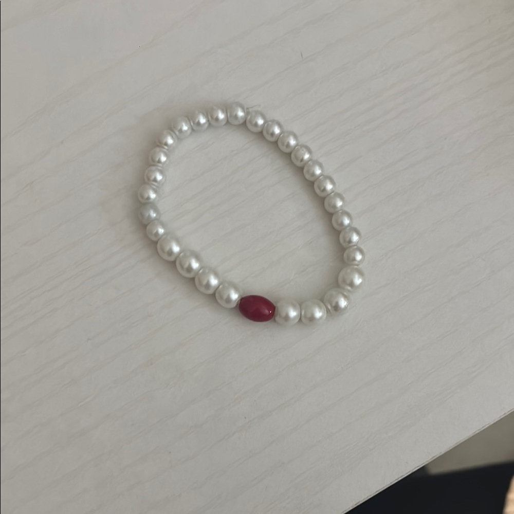 Elegant Fauz Pearl Bracelet with Red Accent